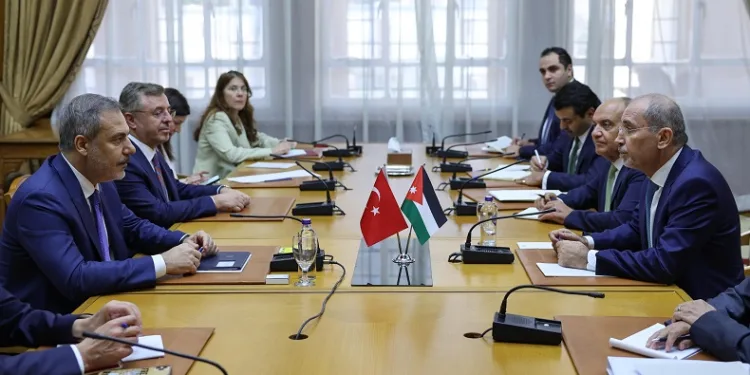 Dışişleri Bakanı Fidan, Ürdün Dışişleri Bakanı Safadi ile bir araya geldi