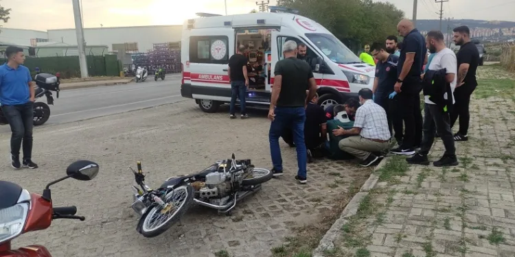 Bursa’da motosiklet dönüş yapan araca çarptı