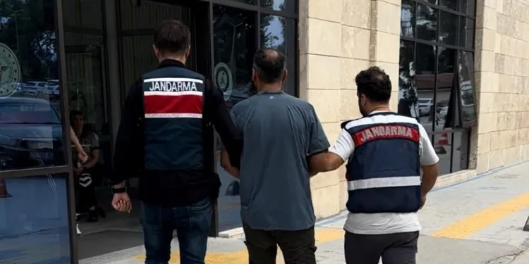 ‘Terörizm finansmanı’ operasyonunda 2 tutuklama