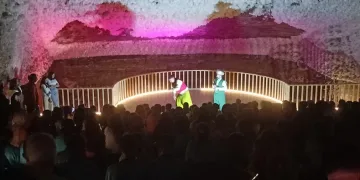 Tuz mağarasında tiyatro