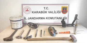 Tarihi kentte define arayan 5 kişi yakalandı