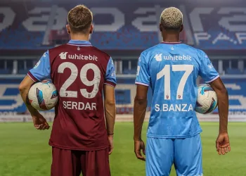Trabzonspor, yeni transferleri Simon Banza ve Serdar Saatçı’ya stadyumda forma giydirdi