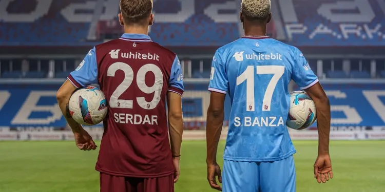 Trabzonspor, yeni transferleri Simon Banza ve Serdar Saatçı’ya stadyumda forma giydirdi