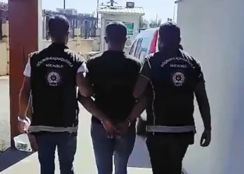 Aranması bulunan 2 kişi yakaladı