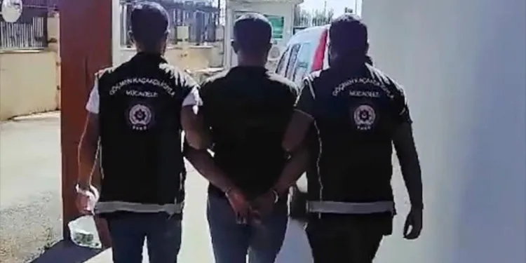 Aranması bulunan 2 kişi yakaladı