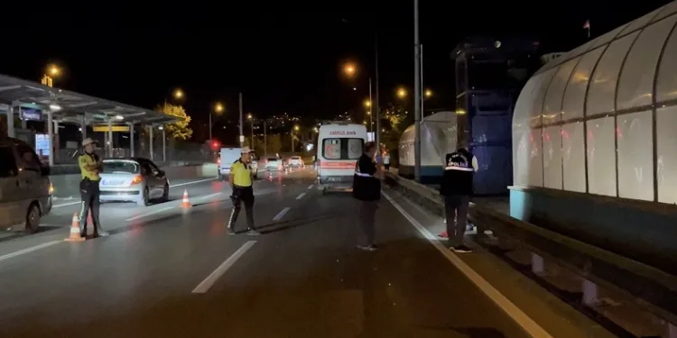 Bursa’da motokurye bariyerlere girdi: 1 ölü