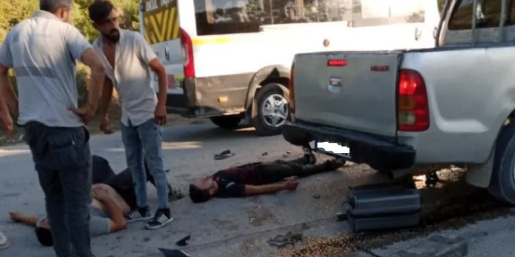 Bursa’da kamyonet ile otomobil kafa kafaya çarptı : 6 yaralı