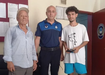 Bulduğu cüzdanı zabıtaya teslim etti