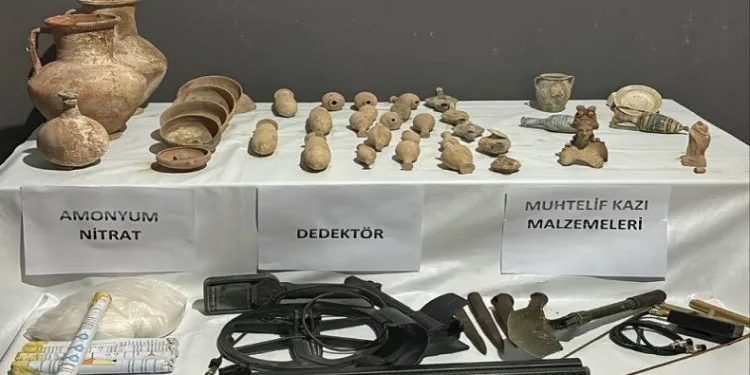 Tarihi eserleri piyasaya sürerken yakalandılar
