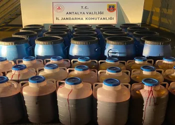 Antalya’da 4 bin litre kaçak ve sahte alkol ele geçirildi