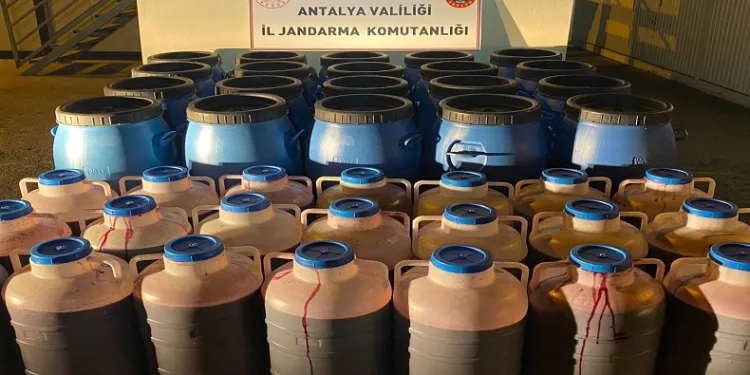 Antalya’da 4 bin litre kaçak ve sahte alkol ele geçirildi