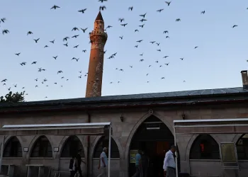 831 yıllık camide mevlit programı