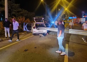 Bursa’da bariyerlere ok gibi saplandı