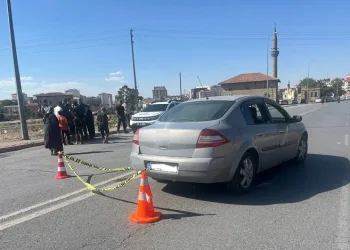 Eski eşini çocuğunun yanında vurdu