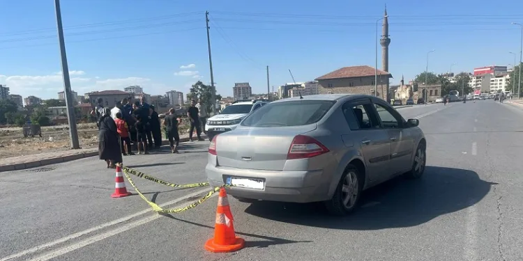 Eski eşini çocuğunun yanında vurdu