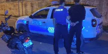 Motosiklet çalacaktı, polisle karşılaştı