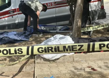 Bursa’da oturduğu bankta kalp krizi geçirerek hayatını kaybetti