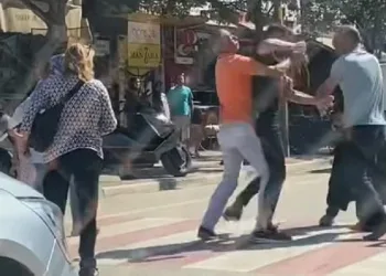 Bursa’da yol verme kavgası boks maçını aratmadı