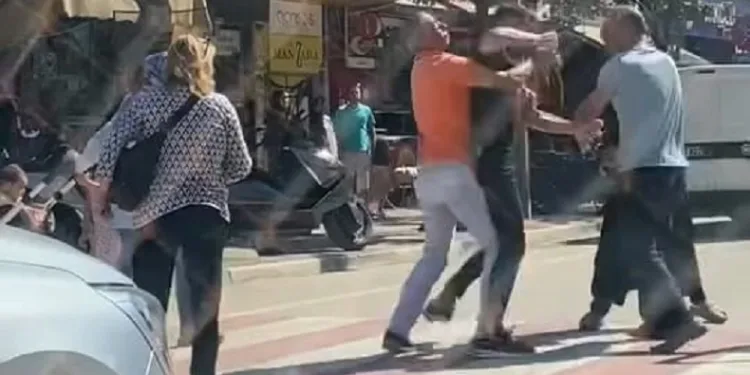 Bursa’da yol verme kavgası boks maçını aratmadı