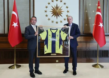Cumhurbaşkanı Erdoğan, Fenerbahçe Başkanı Ali Koç ve yönetim kurulunu kabul etti