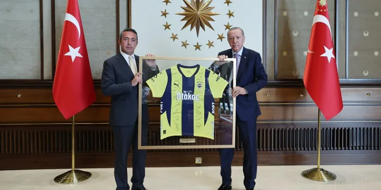 Cumhurbaşkanı Erdoğan, Fenerbahçe Başkanı Ali Koç ve yönetim kurulunu kabul etti