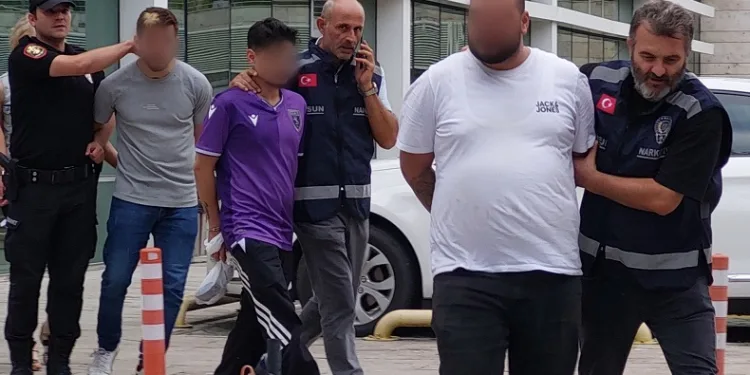 Uyuşturucu ticaretinden 1’i kadın 4 kişi tutuklandı