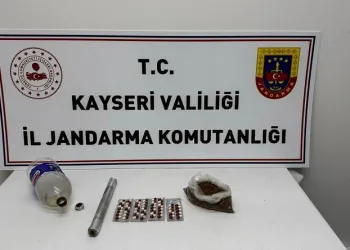 Zehir taciri jandarmadan kaçamadı