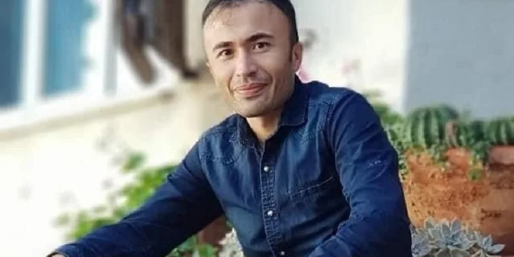 Bıçaklanmış halde evde ölü bulunmuştu, son yolculuğuna uğurlandı