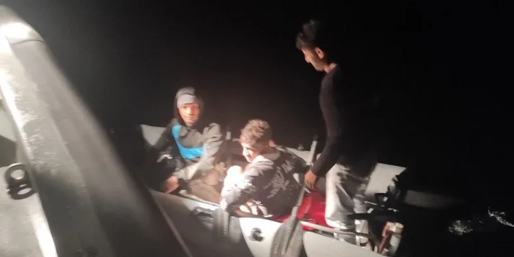 Çanakkale açıklarında 3 kaçak göçmen yakalandı