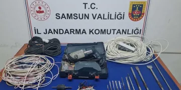 Jandarma kaçak kazı yapan 2 kişiyi yakaladı