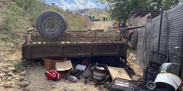 İşçileri taşıyan traktör devrildi: 11 yaralı