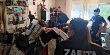 Evden 3 kamyon çöp çıkardılar