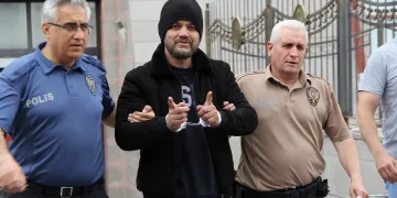 Eski sevgilisini 15 yerinden bıçaklayan sanığa ceza yağdı