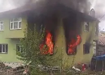 Alevler pencerelerden taştı, mahallede panik yaşandı