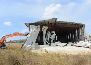 Bursa’da kırsal mahallelerdeki 3 kaçak yapı yıkıldı