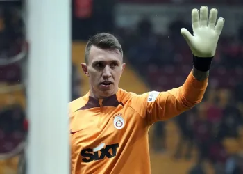 Galatasaray’da derbilerin en deneyimlisi Fernando Muslera