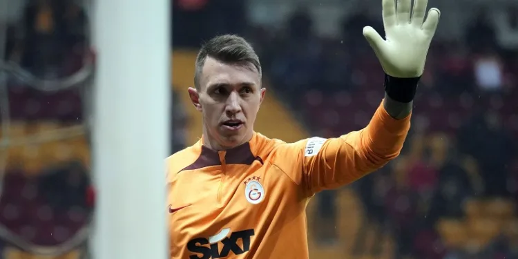 Galatasaray’da derbilerin en deneyimlisi Fernando Muslera