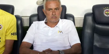 Jose Mourinho, Fenerbahçe’de ilk derbisine çıkacak