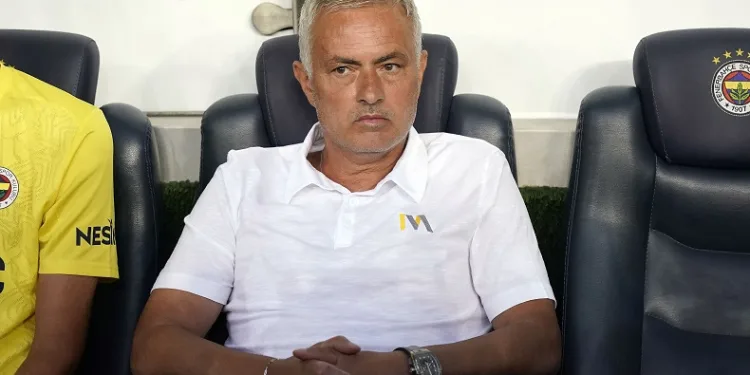 Jose Mourinho, Fenerbahçe’de ilk derbisine çıkacak