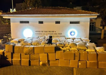Kargo aracında 5 milyon TL’lik kaçak tütün ele geçirildi