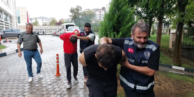 Uyuşturucu ticaretinden 2 kişi tutuklandı