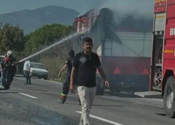 Pamuk yüklü römorkta korkutan yangın