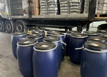 Sınırda 14 bin paket kaçak sigara plastik fıçılara konuldu