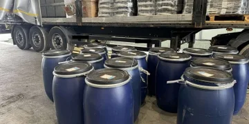Sınırda 14 bin paket kaçak sigara plastik fıçılara konuldu