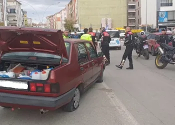 Ehliyetsiz sürücü polisten kaçamadı