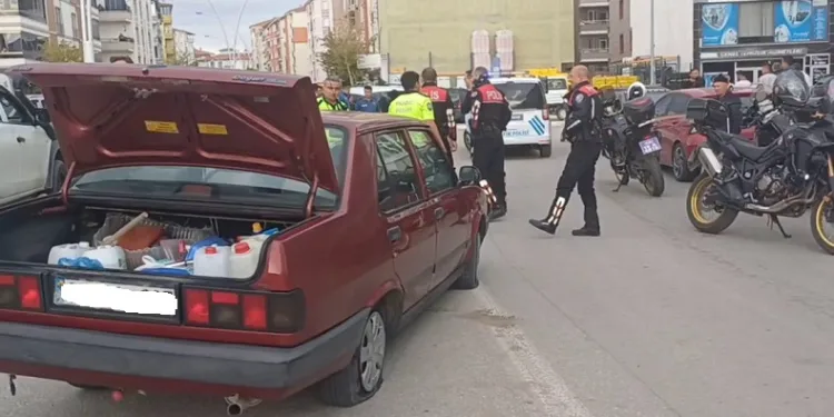 Ehliyetsiz sürücü polisten kaçamadı