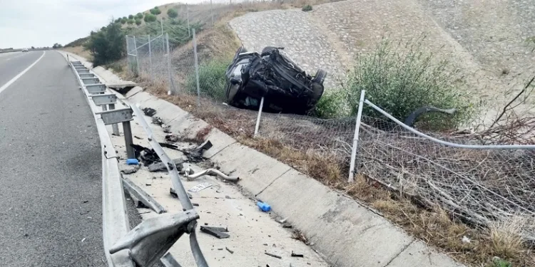 Bursa’da kontrolden çıkan otomobil takla attı