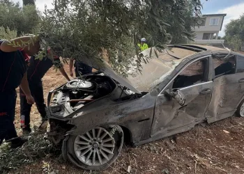 Hurdaya dönen araçtan burnu bile kanamadan çıktı