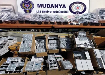 Bursa’da 200 bin lira değerinde kaçak gözlük ele geçirildi