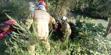 Irmağa atlayan 15 yaşındaki kızı belediye personeli kurtardı
